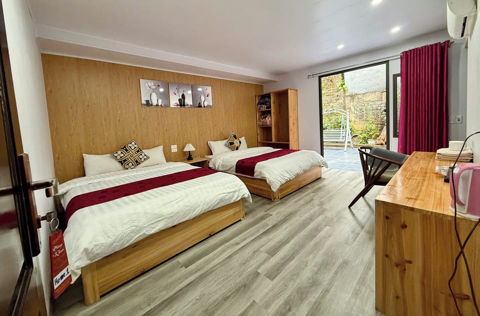 Family Double Room | Desk, laptop workspace, free WiFi, bed sheets