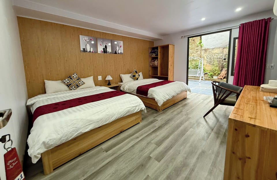 Family Double Room | Desk, laptop workspace, free WiFi, bed sheets
