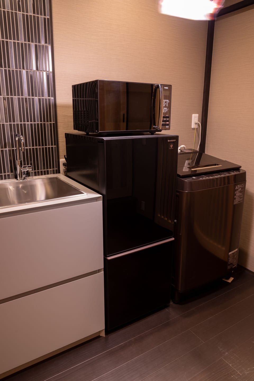 Private Vacation Home | Private kitchen | Full-size fridge, microwave, stovetop, electric kettle