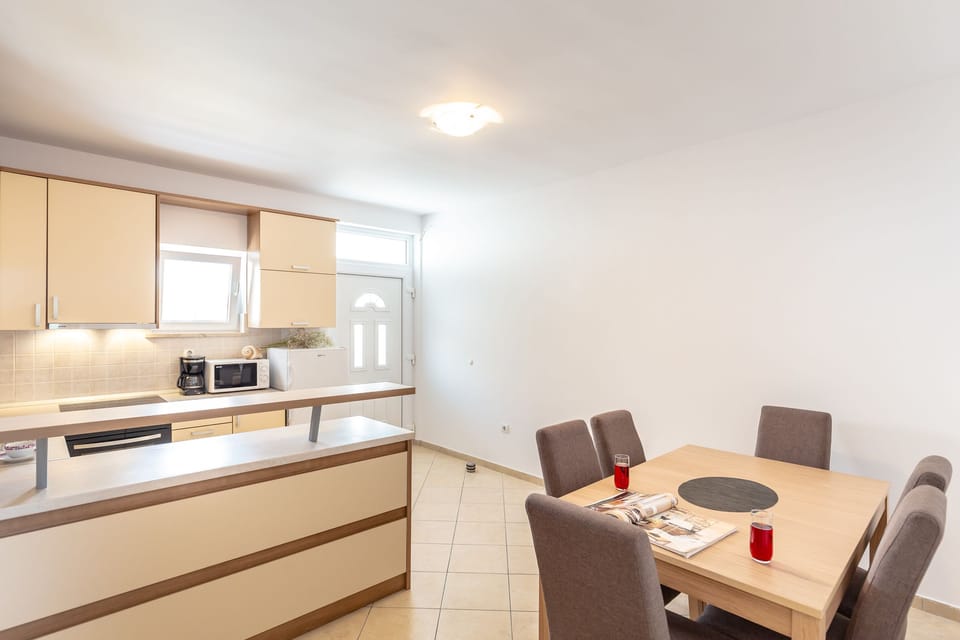 City Apartment, Balcony, Sea View (2 Bedrooms) | Private kitchen | Fridge, oven, stovetop, dishwasher