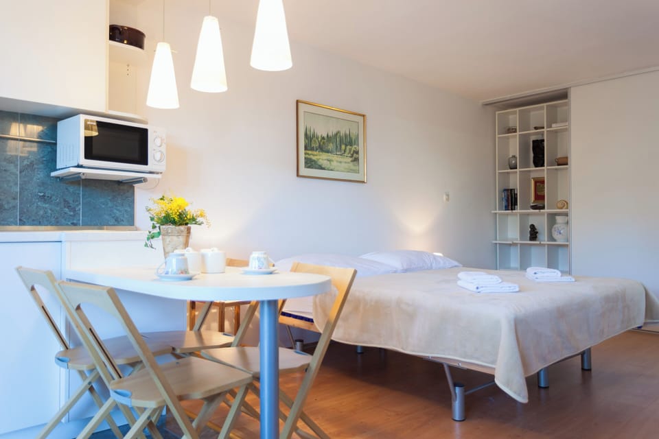 Studio, Terrace (0 Bedroom) | Living area | LCD TV