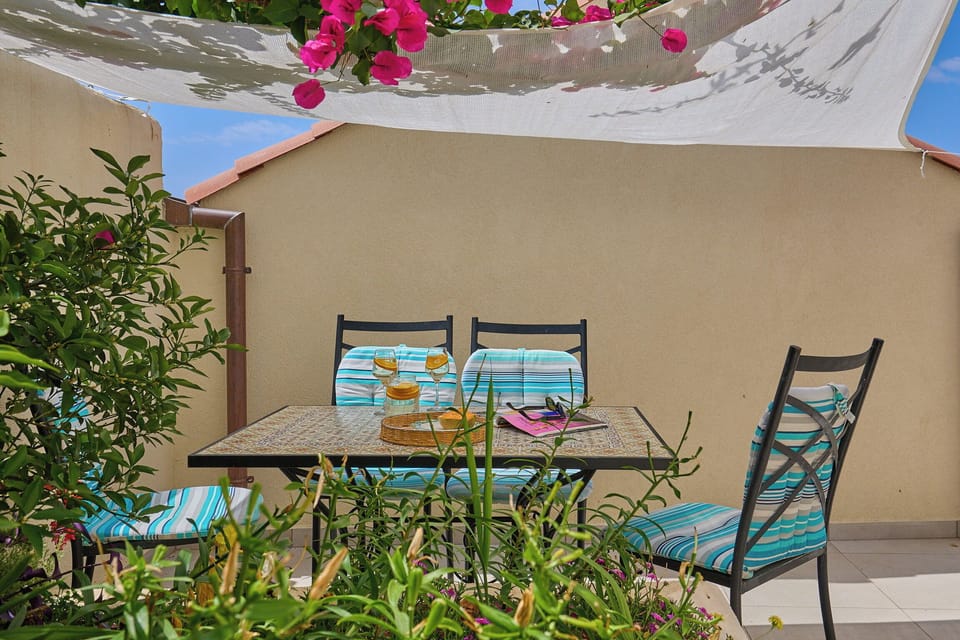 Apartment (2 Bedrooms) | Balcony