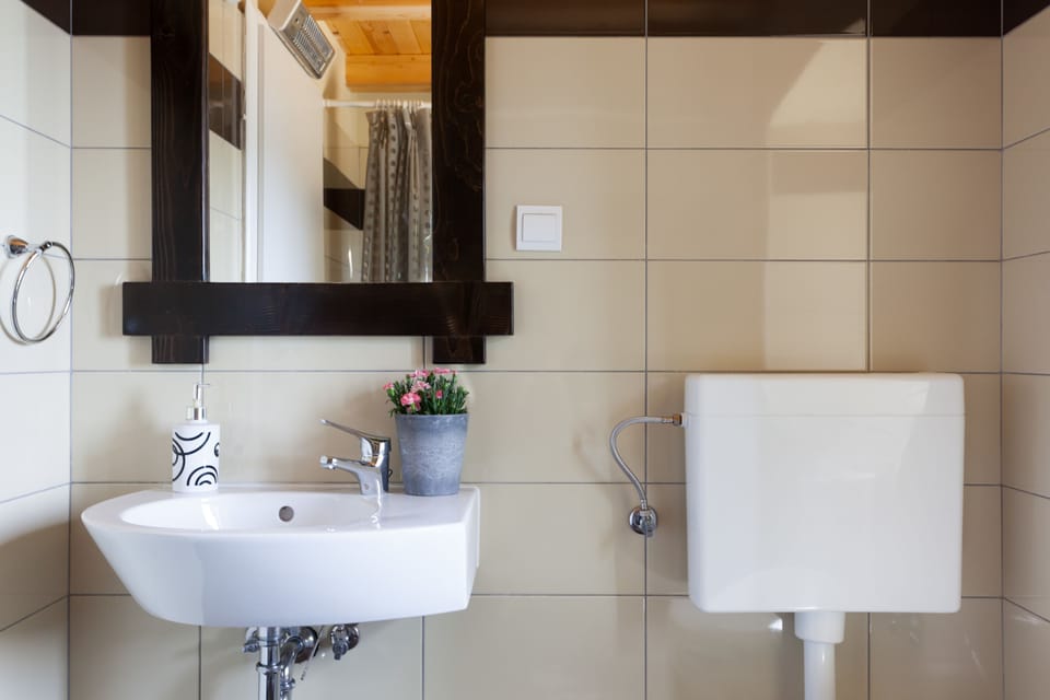 Traditional House, Terrace, Partial Sea View (4 Bedrooms) | Bathroom | Hair dryer, towels