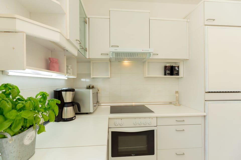 Traditional House, Terrace (3 Bedrooms) | Private kitchen | Full-size fridge, microwave, oven, stovetop