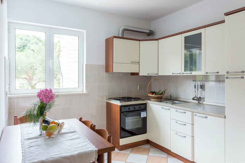 Villa (4 Bedrooms) | Private kitchen | Fridge, microwave, oven, stovetop