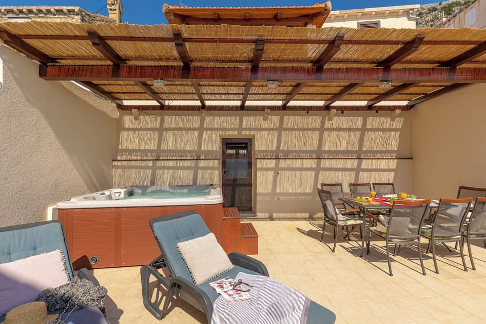 Apartment (3 Bedrooms) | Exterior