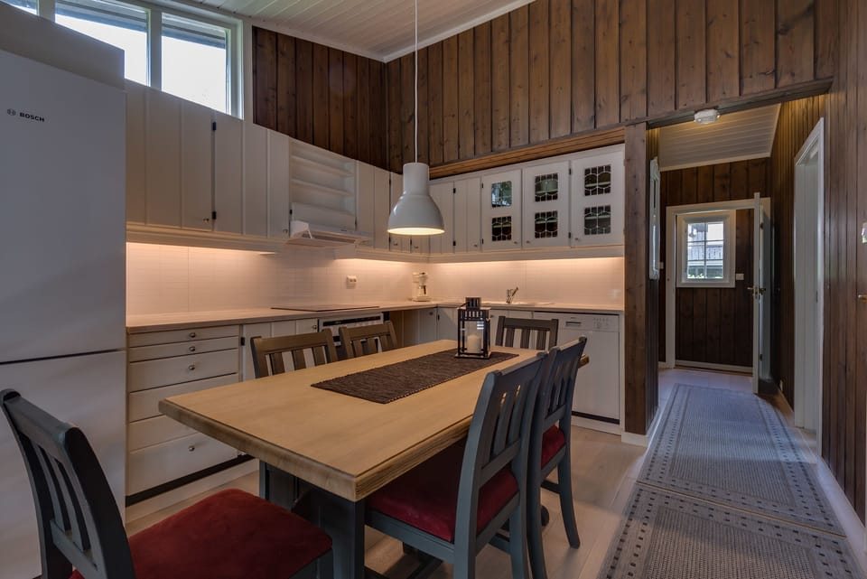 Cabin, 2 Bedrooms | Private kitchen | Coffee/tea maker, full-size fridge, oven, stovetop
