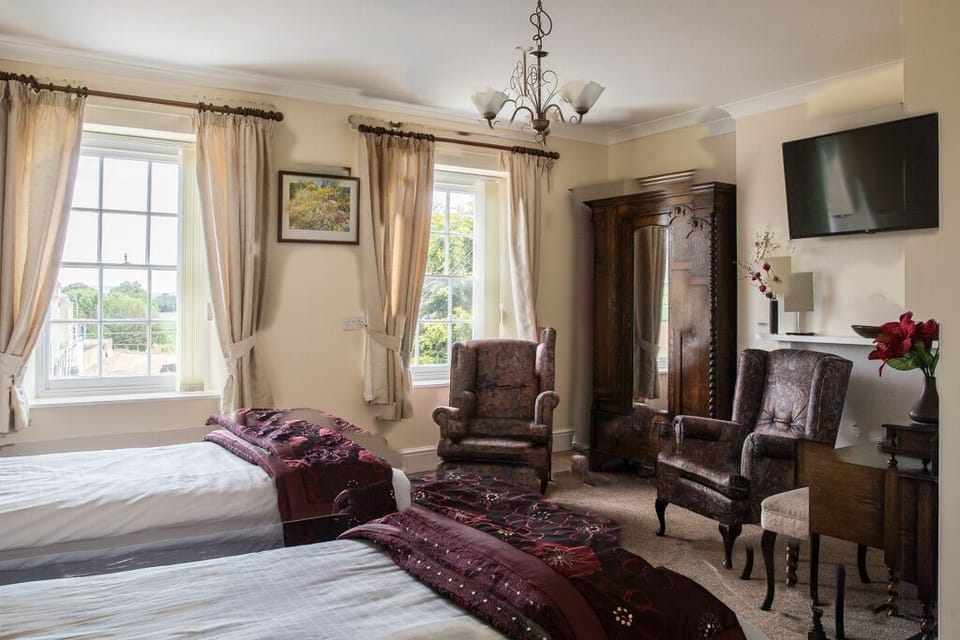 The Sugar Loaf Room | Iron/ironing board, free WiFi, bed sheets