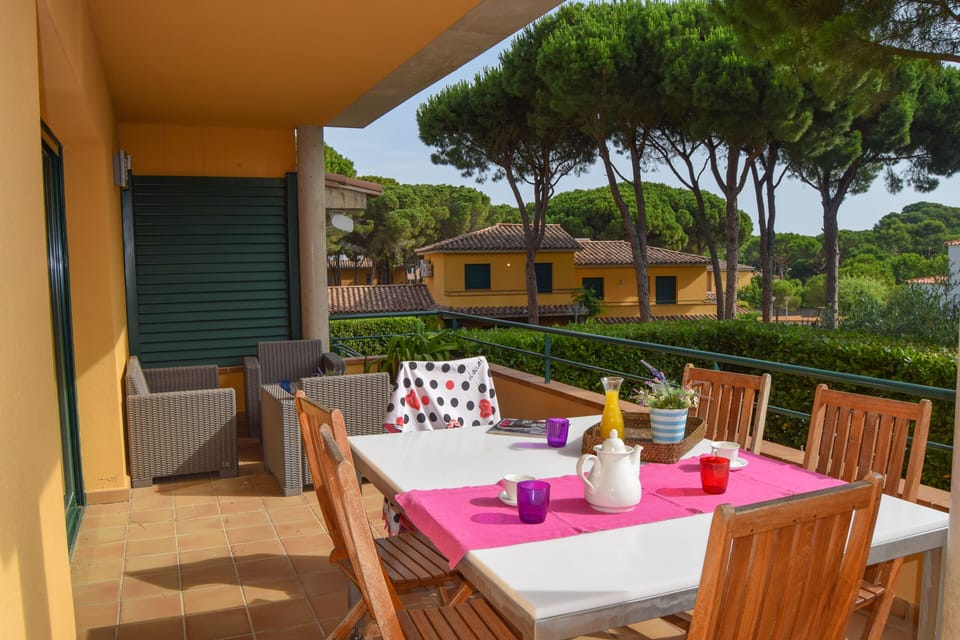 House in Pals to 500 mts from the Golf Platja de Pals .Communtiy Pool. Internet.