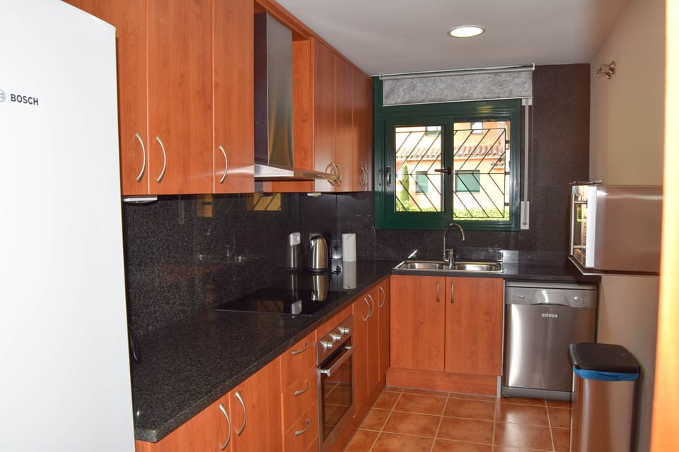 House in Pals to 500 mts from the Golf Platja de Pals .Communtiy Pool. Internet.