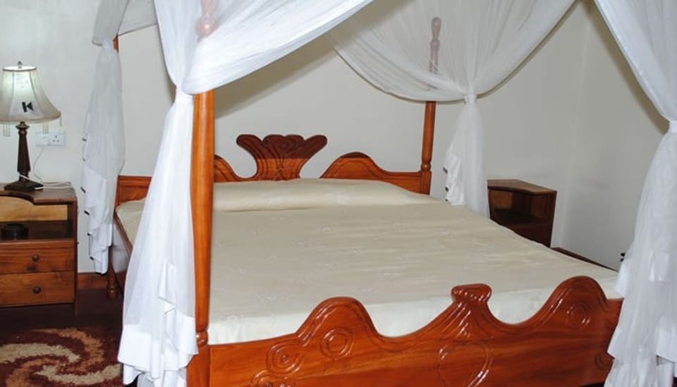 Double Room | Desk, blackout drapes, free WiFi, bed sheets