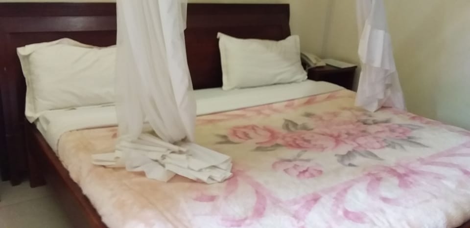 Signature Cottage | Free WiFi, bed sheets