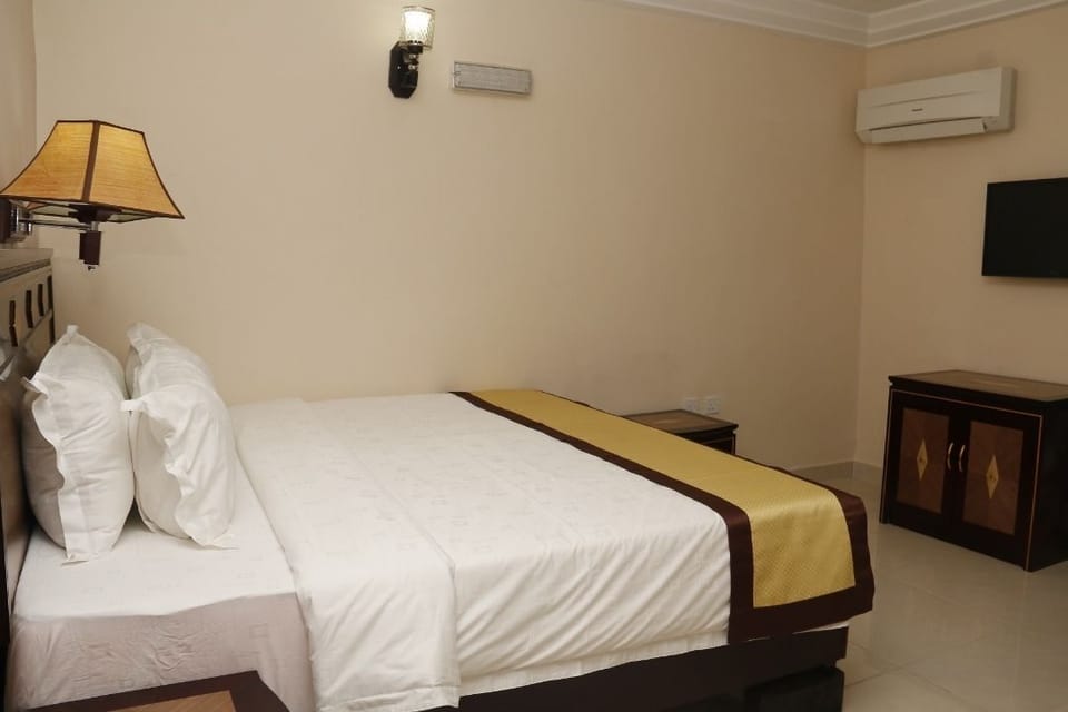 Standard Room | Desk, laptop workspace, iron/ironing board, free WiFi