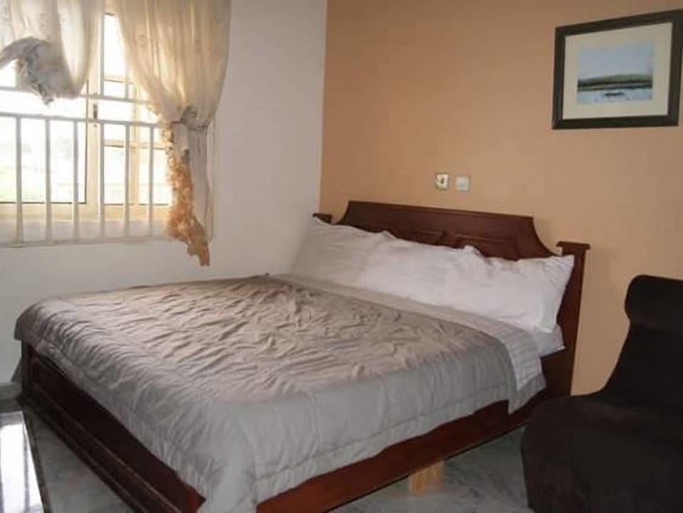 Standard Room | Desk, laptop workspace, iron/ironing board, free WiFi