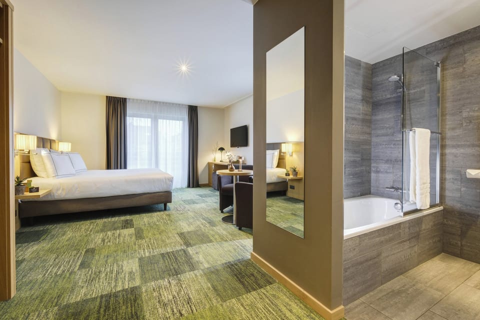 In-room safe, individually decorated, individually furnished, desk
