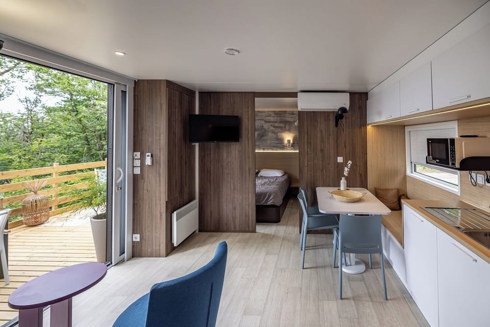 Premium Cottage | Living area | Flat-screen TV