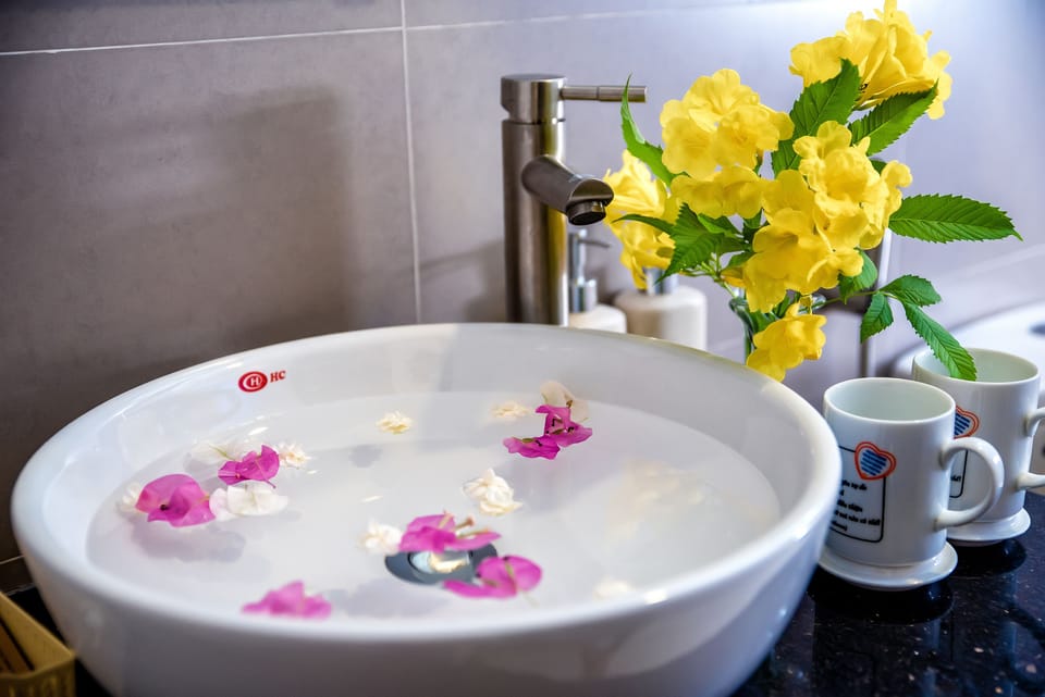 Deluxe Double Room, Balcony | Bathroom sink