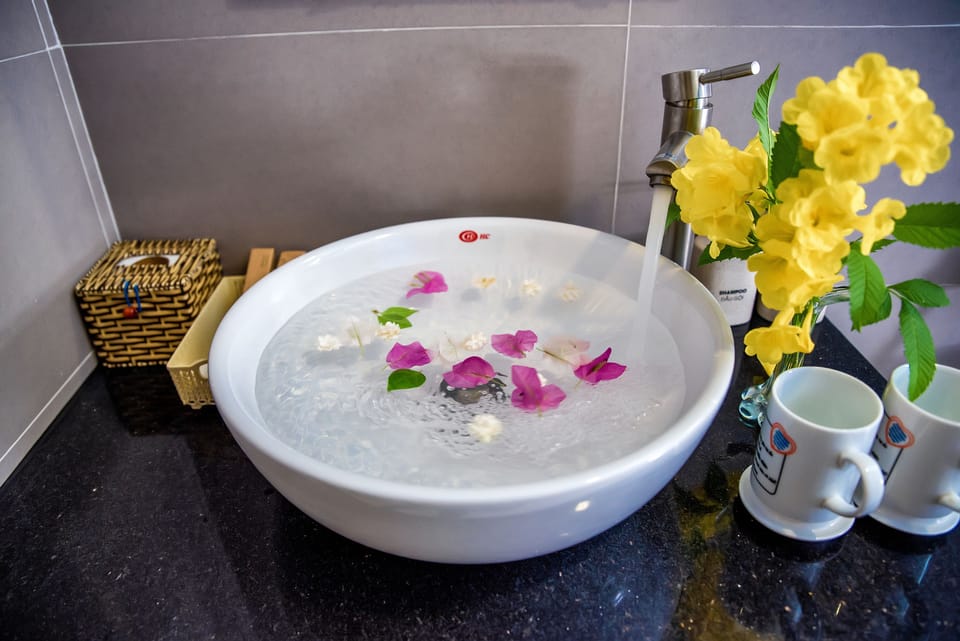 Bathroom sink