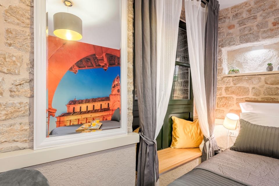 Standard Double Room | Minibar, in-room safe, desk, blackout drapes