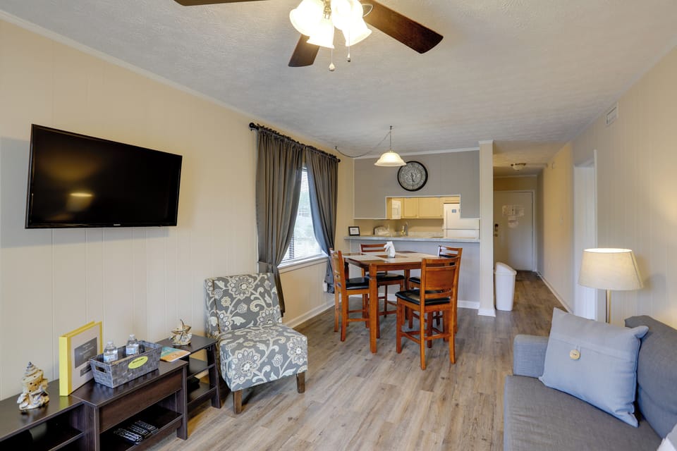 Interior | Open Floor Plan | Free WiFi