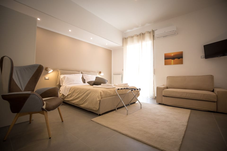 Deluxe Double Room (Terra) | Hypo-allergenic bedding, down comforters, memory foam beds