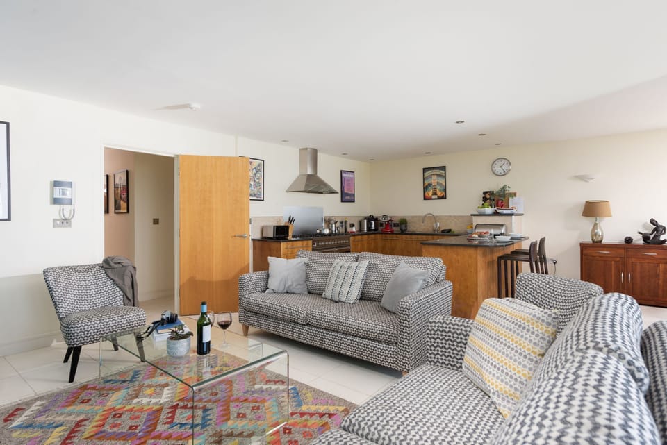 Comfortable seating in living area - 5 The Vista