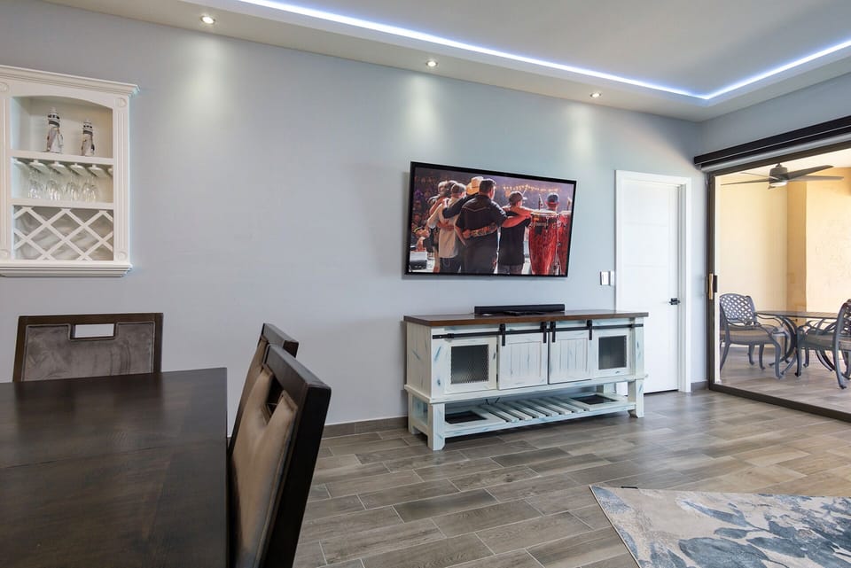 Entertainment center