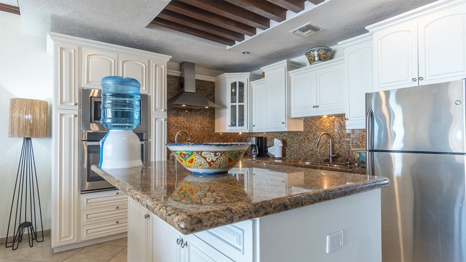 Granite counter top on kitchen island.