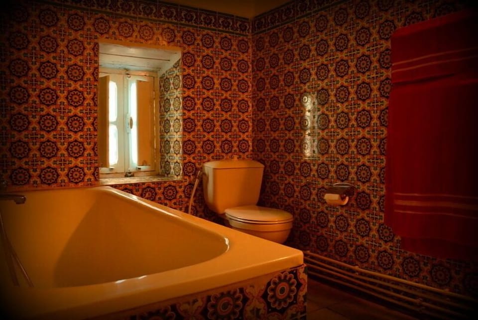 Double Room | Bathroom | Rainfall showerhead, towels, soap, toilet paper
