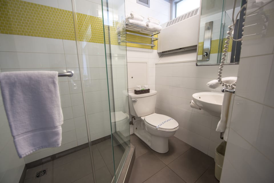Room, 1 Queen Bed, Private Bathroom | Bathroom | Towels