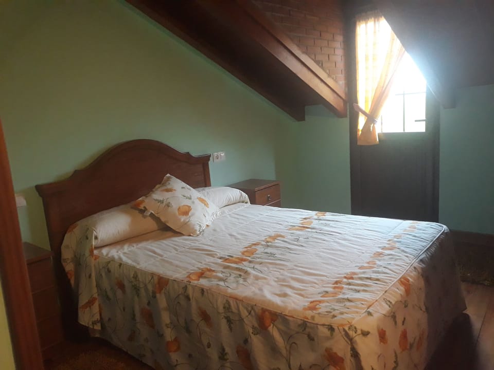 Double Room | Rollaway beds, free WiFi, bed sheets