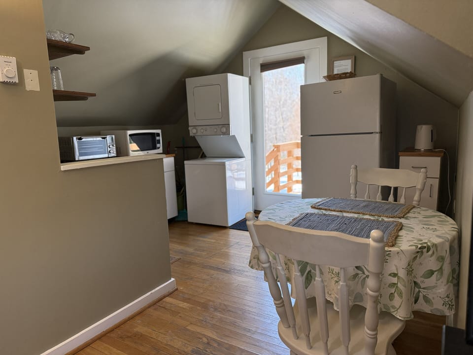 Entrance, Washer/Dryer, Fridge, Kitchen Table.


