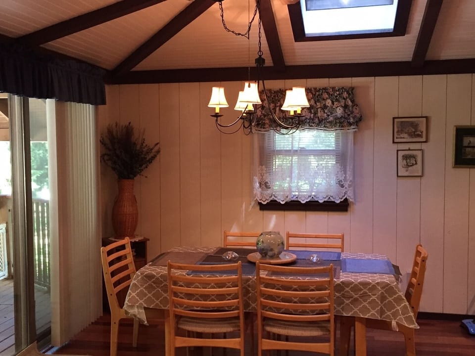 Dining room.