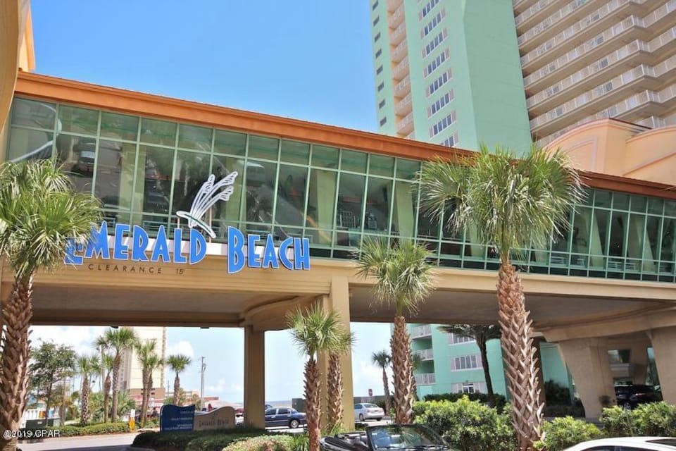 Have a fun night at the resort's onsite Sky Bar!
