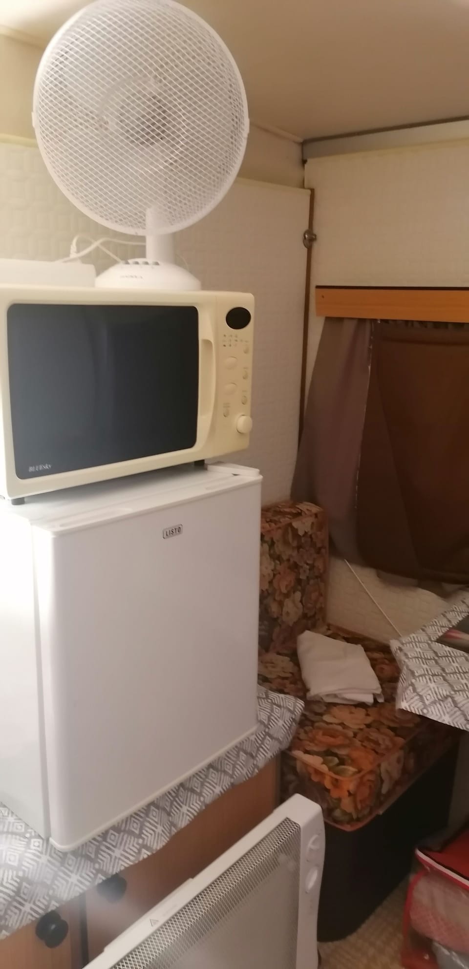 Fridge, microwave, stovetop, toaster