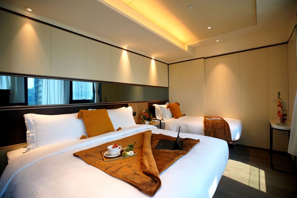 Premium Suite | In-room safe, desk, blackout drapes, soundproofing