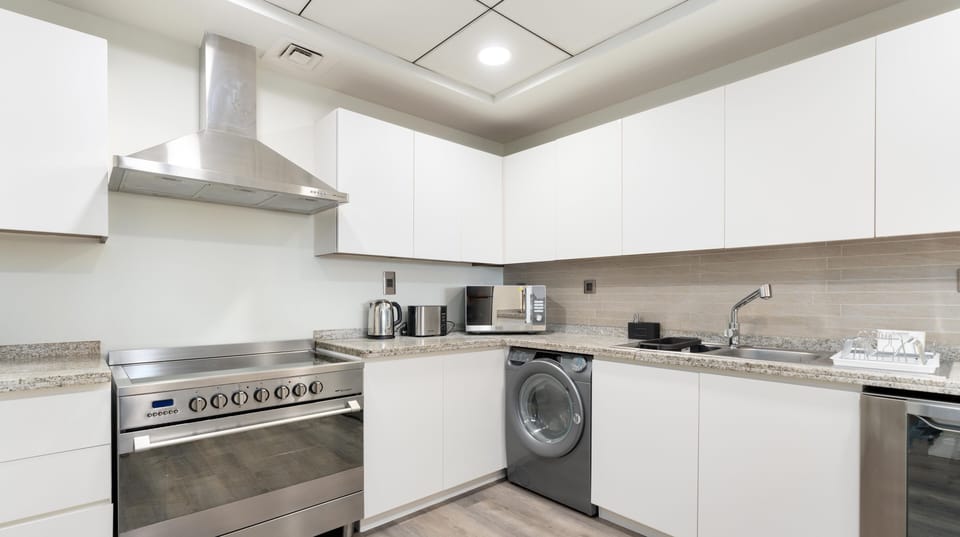 Luxury Apartment, 2 Bedrooms, Sea View (Palm View) | Private kitchen | Fridge, microwave, oven, stovetop