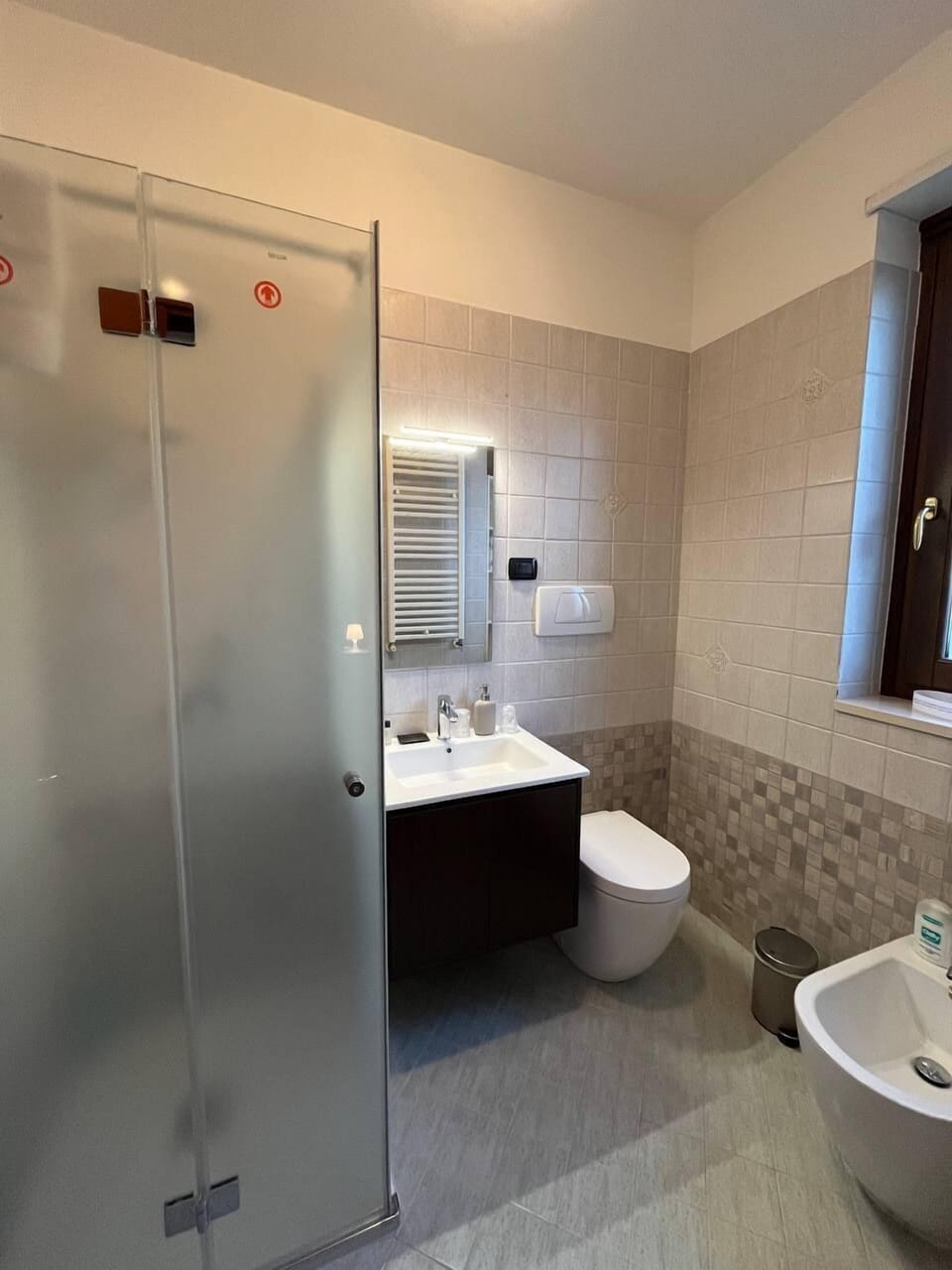 Standard Double or Twin Room, 1 Bedroom (External Bathroom) | Bathroom | Bathtub, hair dryer, bidet, towels