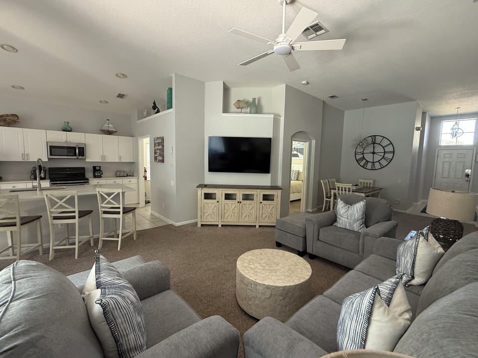 Living area: Open concept into the kitchen
