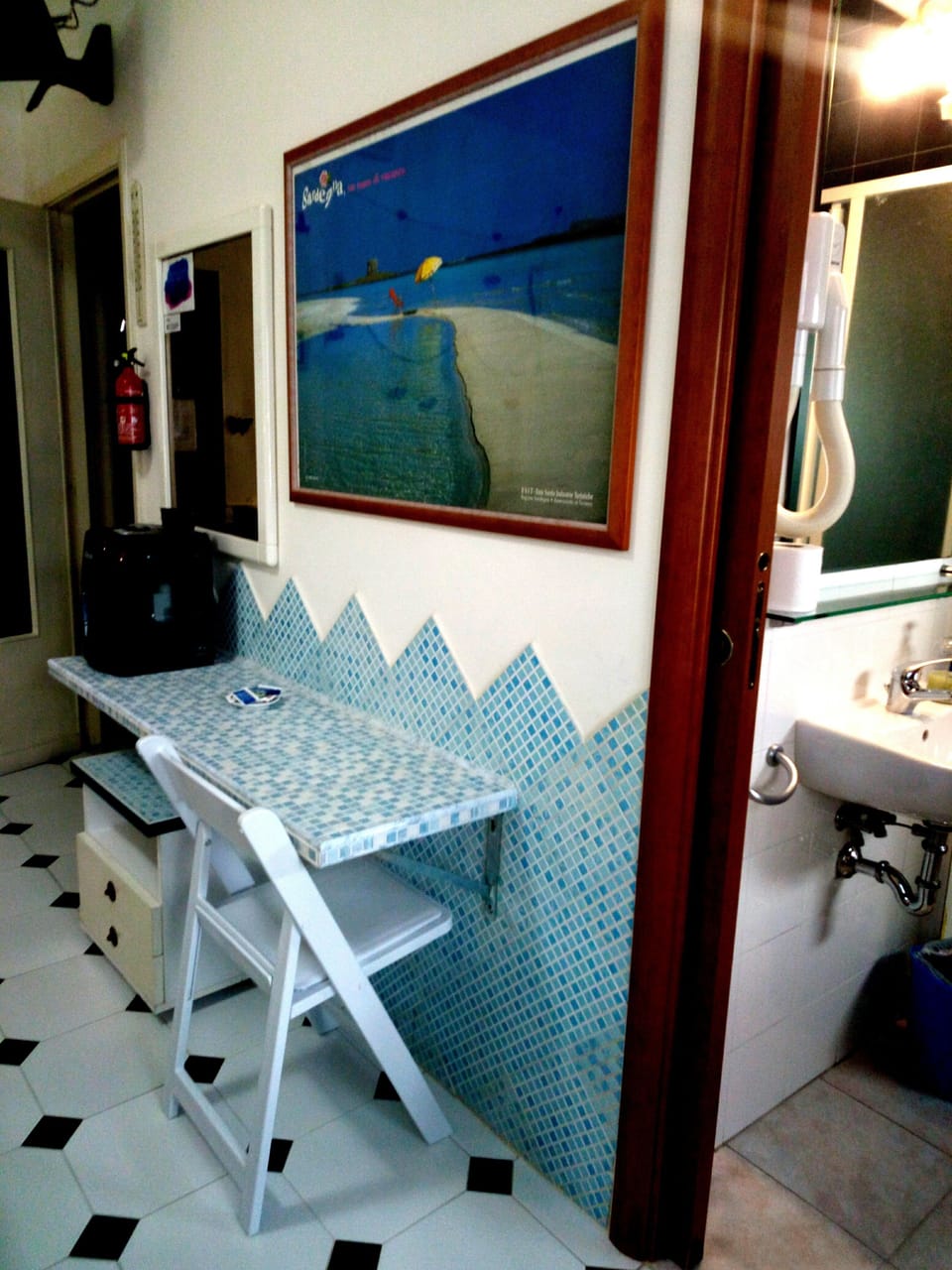 Basic Triple Room, 1 Bedroom, Ensuite, Courtyard Area | Hypo-allergenic bedding, down comforters, in-room safe, free WiFi