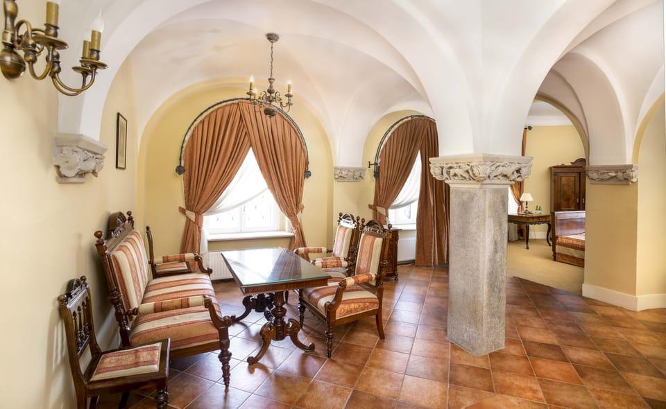 Superior Apartment | Individually decorated, individually furnished, desk, laptop workspace