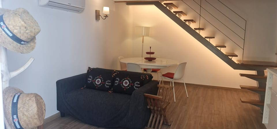 Traditional House | Individually decorated, free WiFi, bed sheets