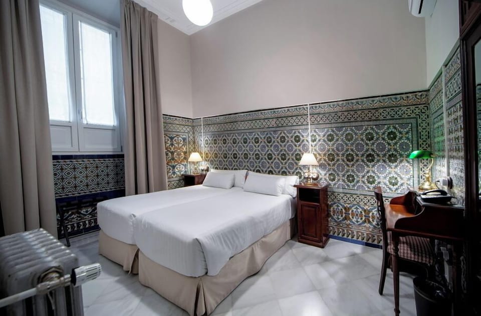 Traditional Double Room | Down comforters, desk, iron/ironing board, free WiFi