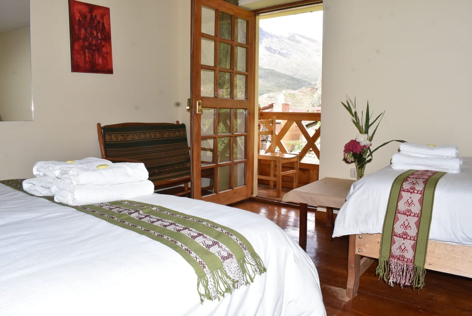 Triple Room | Pillowtop beds, WiFi (free), individually decorated, bed sheets
