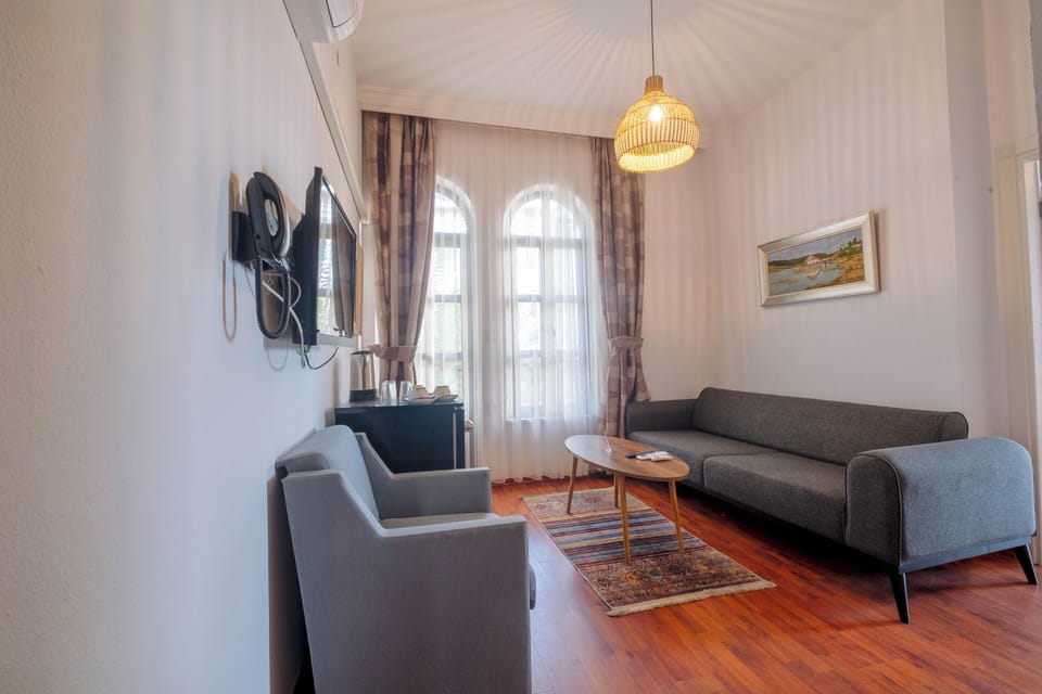Family Suite, Sea View, Beachfront | Living area | 42-inch Smart TV with digital channels, TV, Netflix