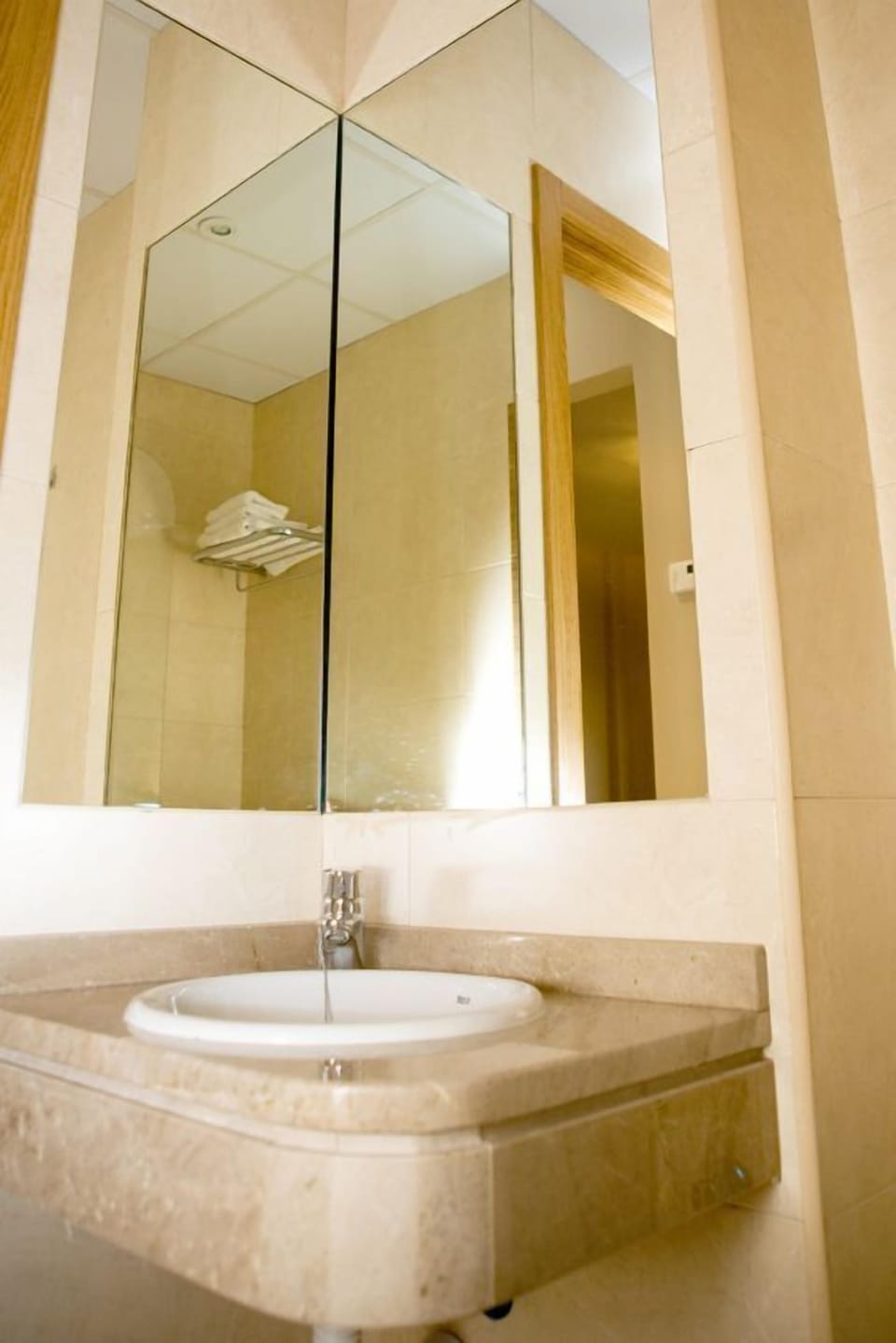 Bathroom sink