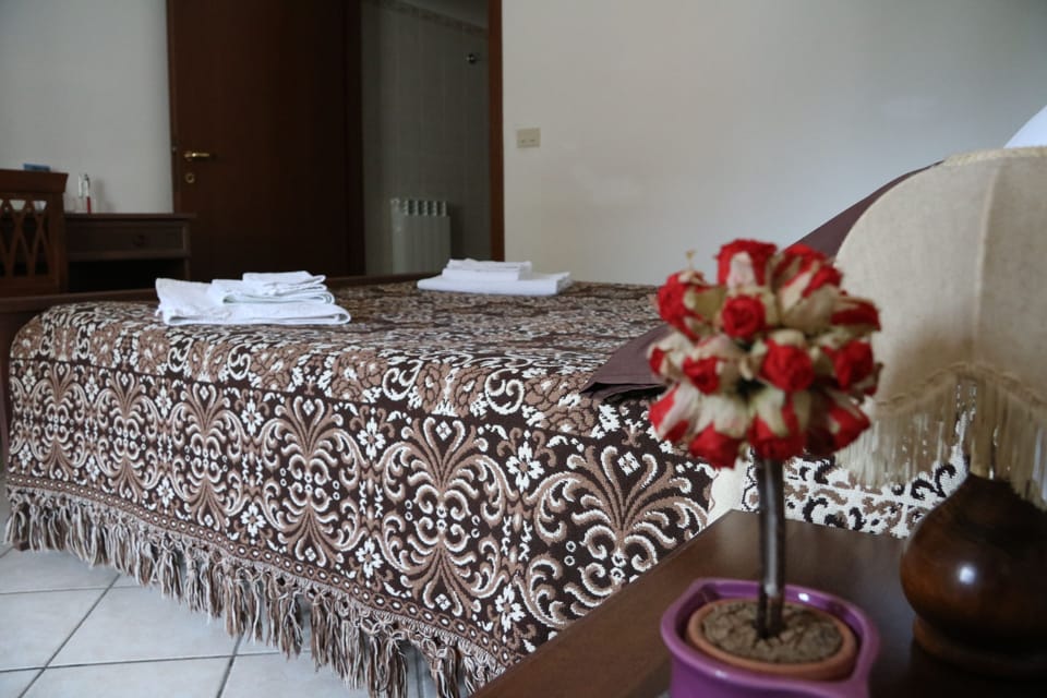 Classic Double Room | Desk, laptop workspace, soundproofing, rollaway beds