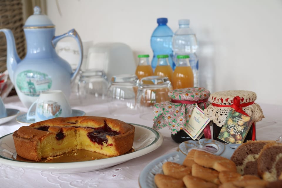 Free daily cooked-to-order breakfast