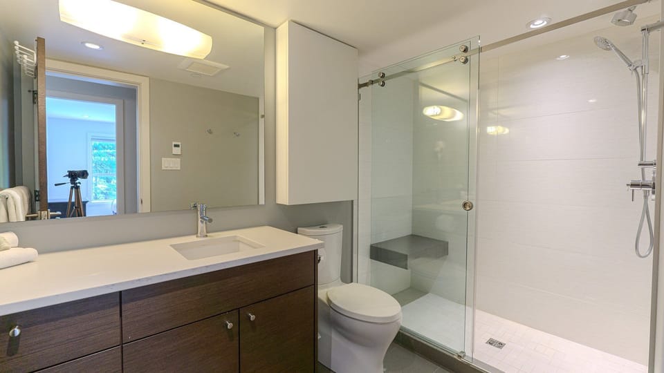Main bathroom