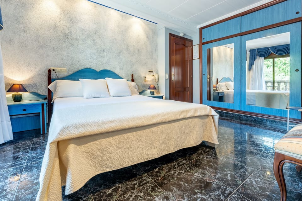 Junior Suite | Desk, iron/ironing board, free WiFi, bed sheets